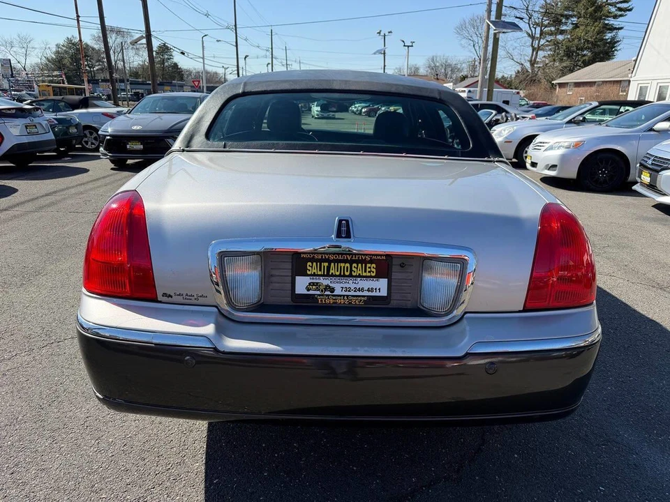 2005 Lincoln Town Car - Image 26 of 28