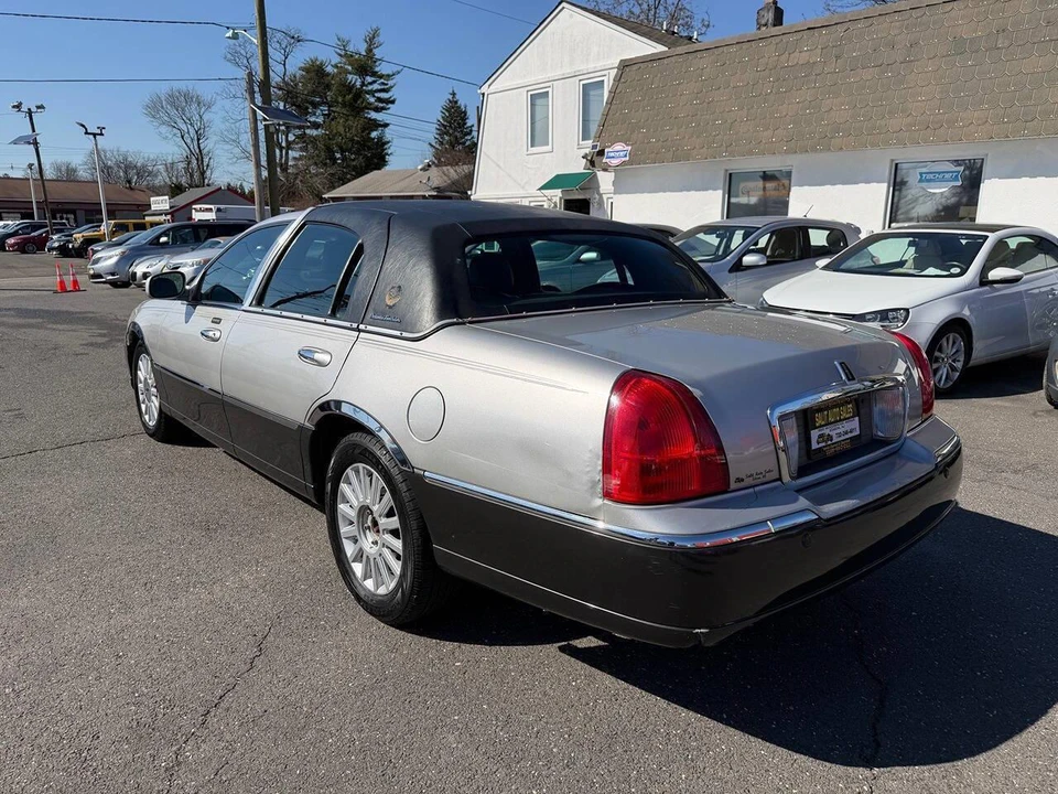 2005 Lincoln Town Car - Image 28 of 28