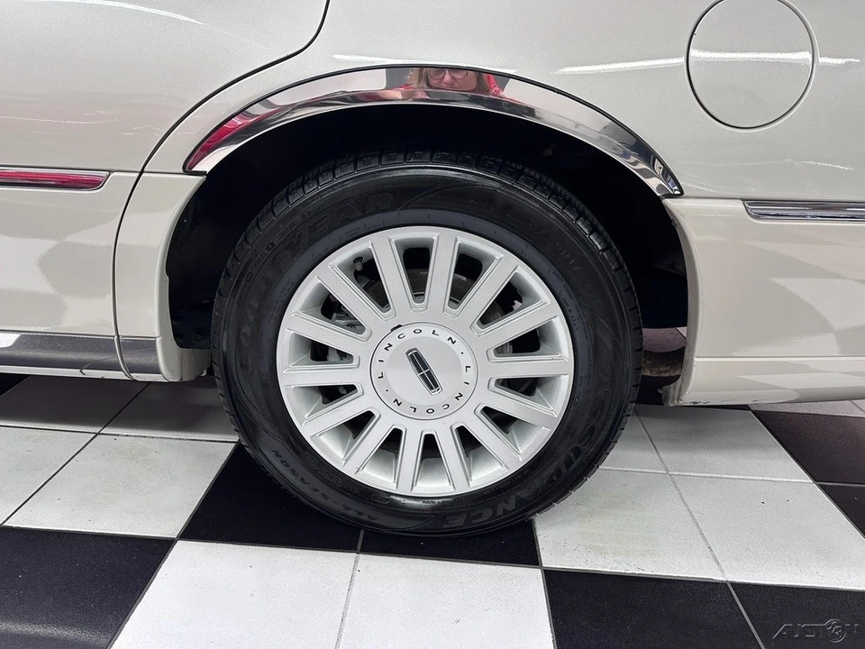 2005 Lincoln Town Car - Image 21 of 21