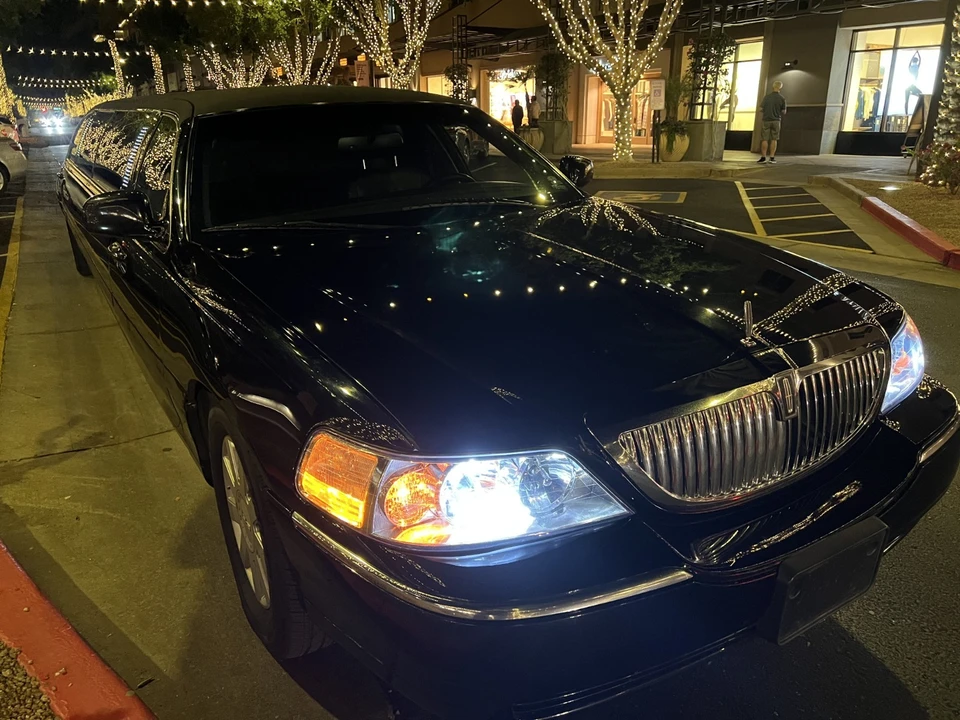 2005 Lincoln Town Car - Image 4 of 13