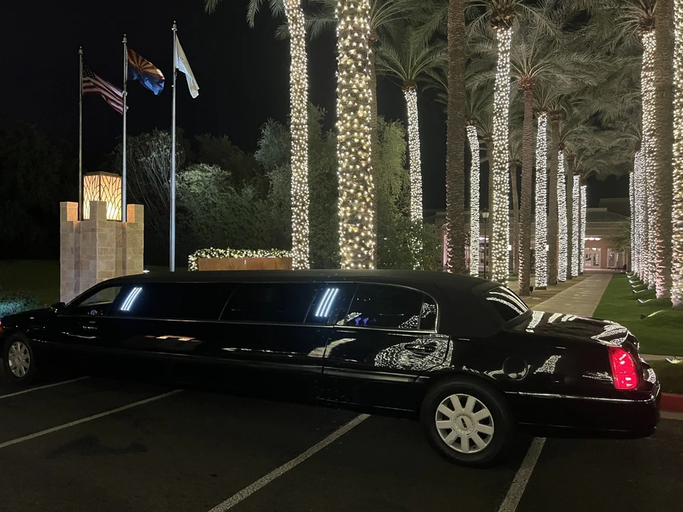 2005 Lincoln Town Car - Image 8 of 13