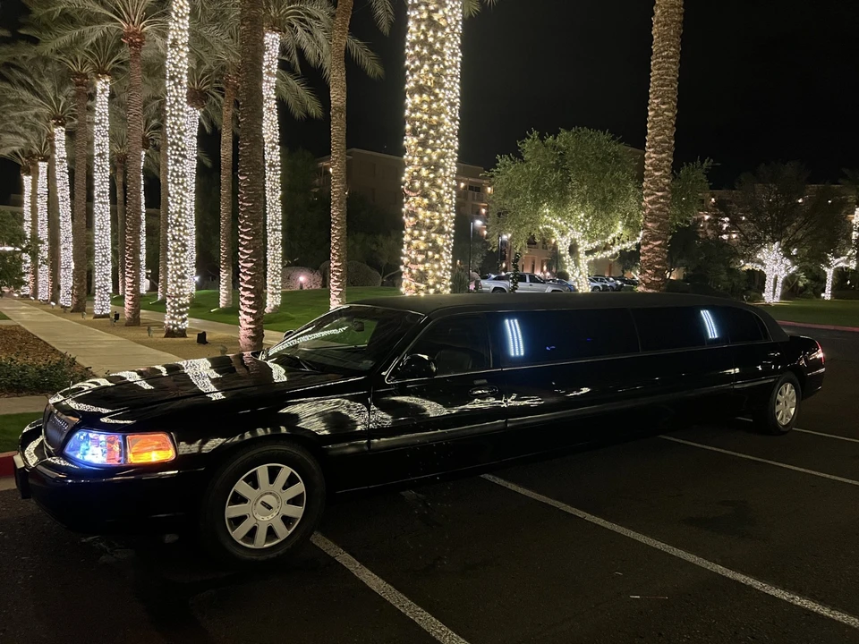 2005 Lincoln Town Car - Image 9 of 13