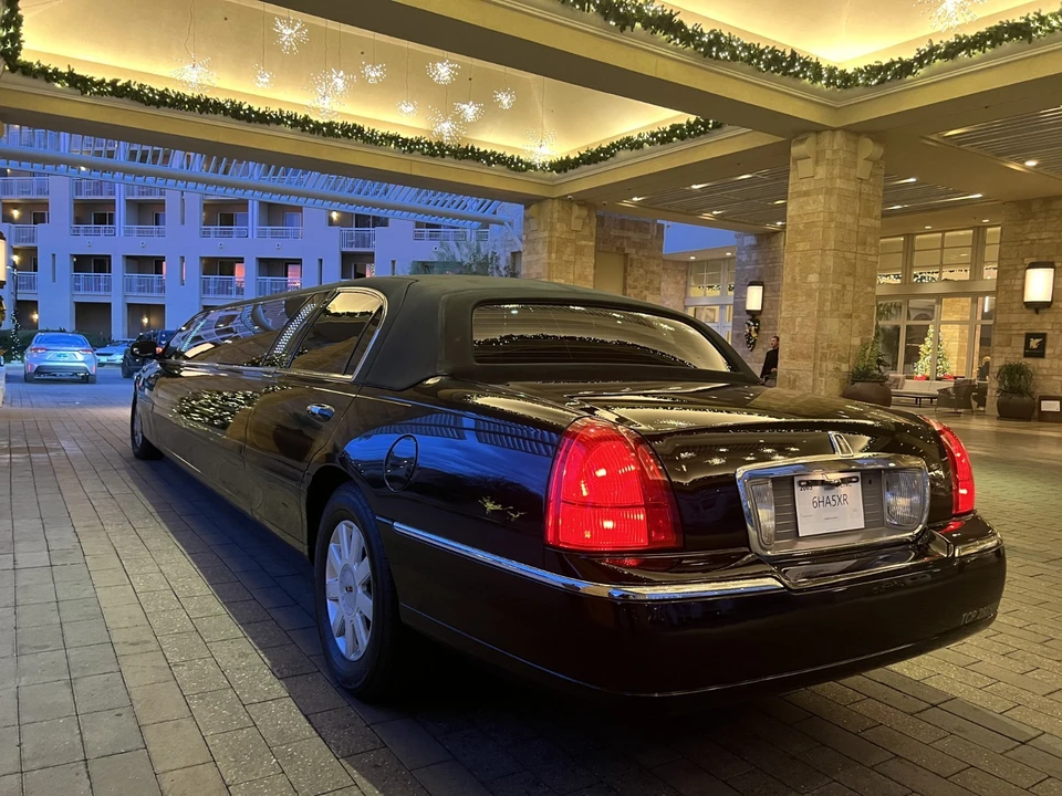 2005 Lincoln Town Car - Image 5 of 13