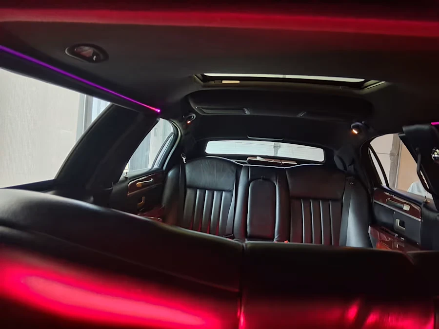 2005 Lincoln Town Car - Image 10 of 13