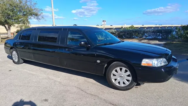 2005 Lincoln Town Car Limousine