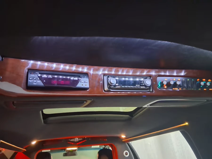 2005 Lincoln Town Car - Image 8 of 13