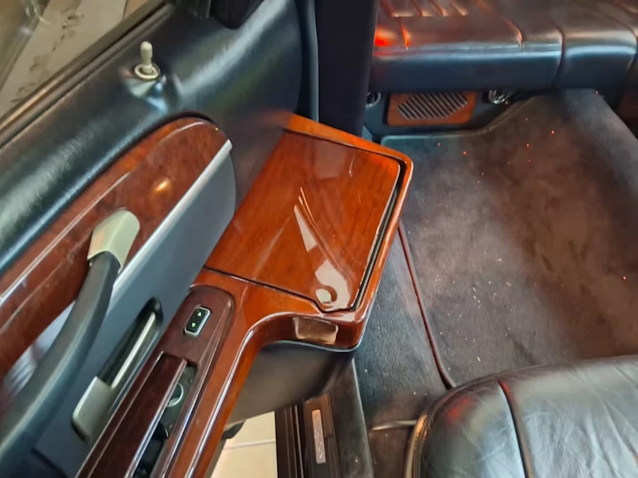 2005 Lincoln Town Car - Image 6 of 13