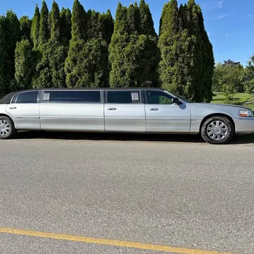 2005 Lincoln Town Car Executive Stretch Limo