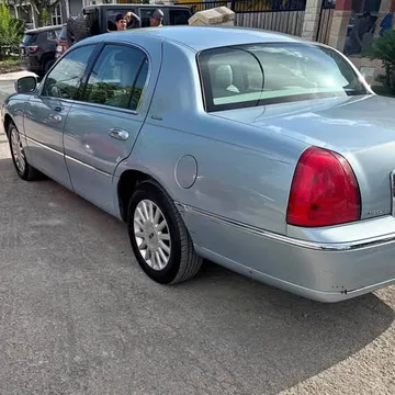 2005 Lincoln Town Car