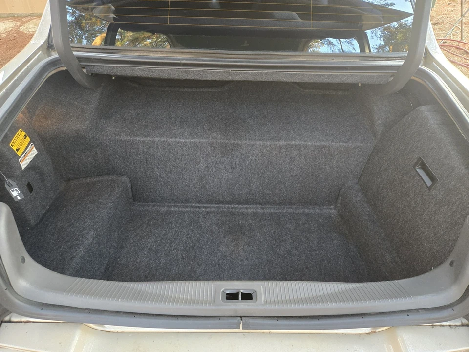 2005 Lincoln Town Car - Image 13 of 18