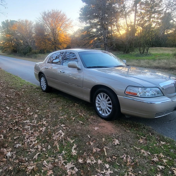 2005 Lincoln Town Car - Image 7 of 18