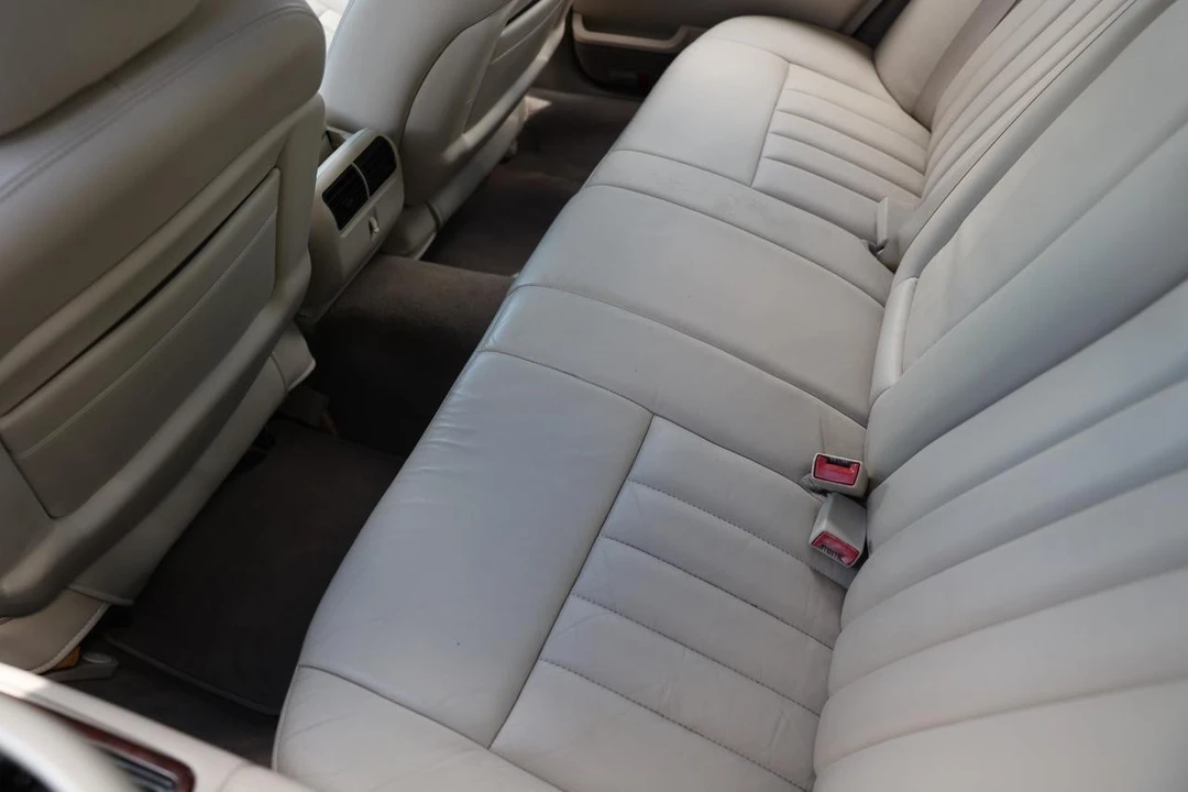 2005 Lincoln Town Car - Image 10 of 12