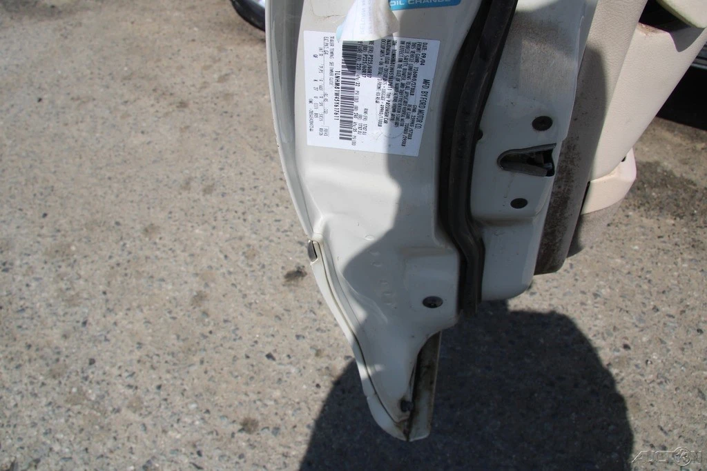2005 Lincoln Town Car - Image 12 of 21