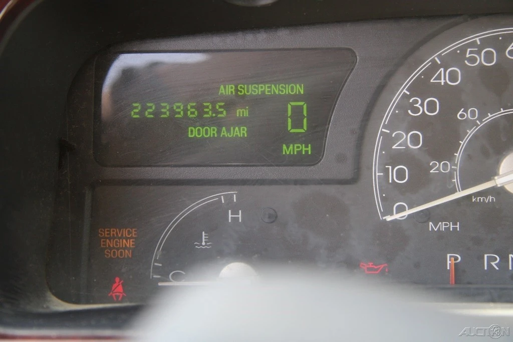 2005 Lincoln Town Car - Image 17 of 21