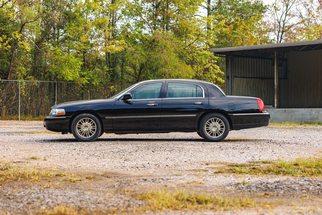 2005 Lincoln Town Car - Image 8 of 31