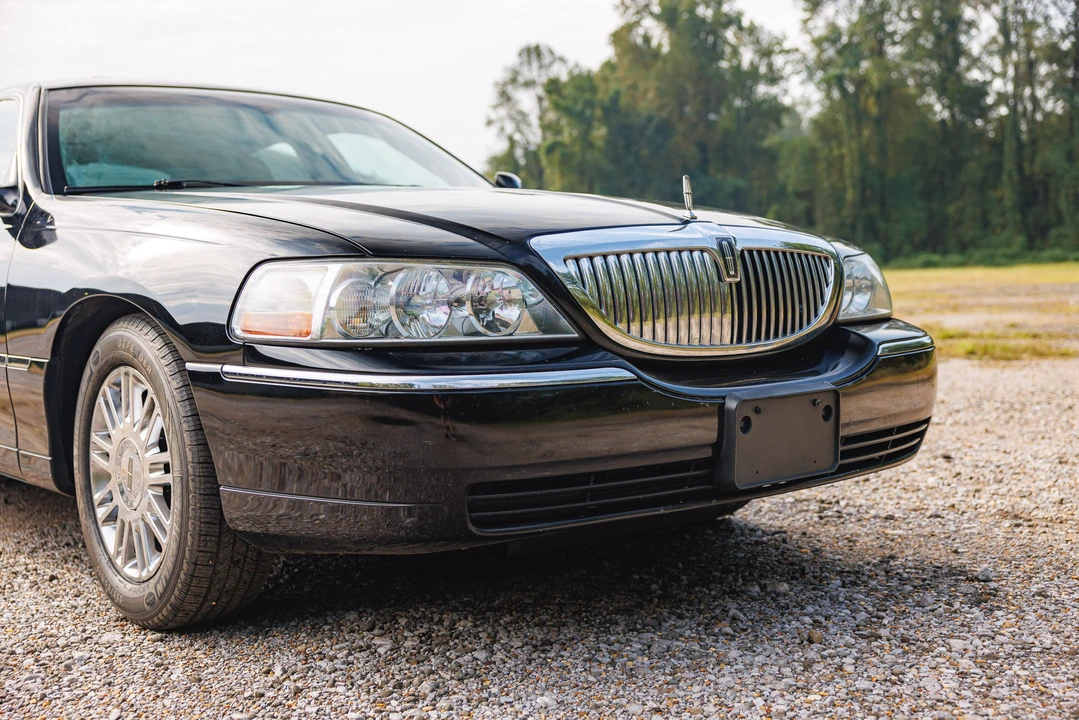 2005 Lincoln Town Car - Image 13 of 31