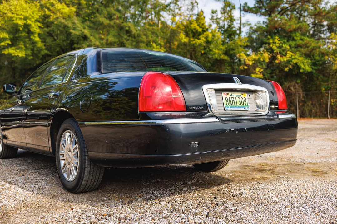 2005 Lincoln Town Car - Image 27 of 31