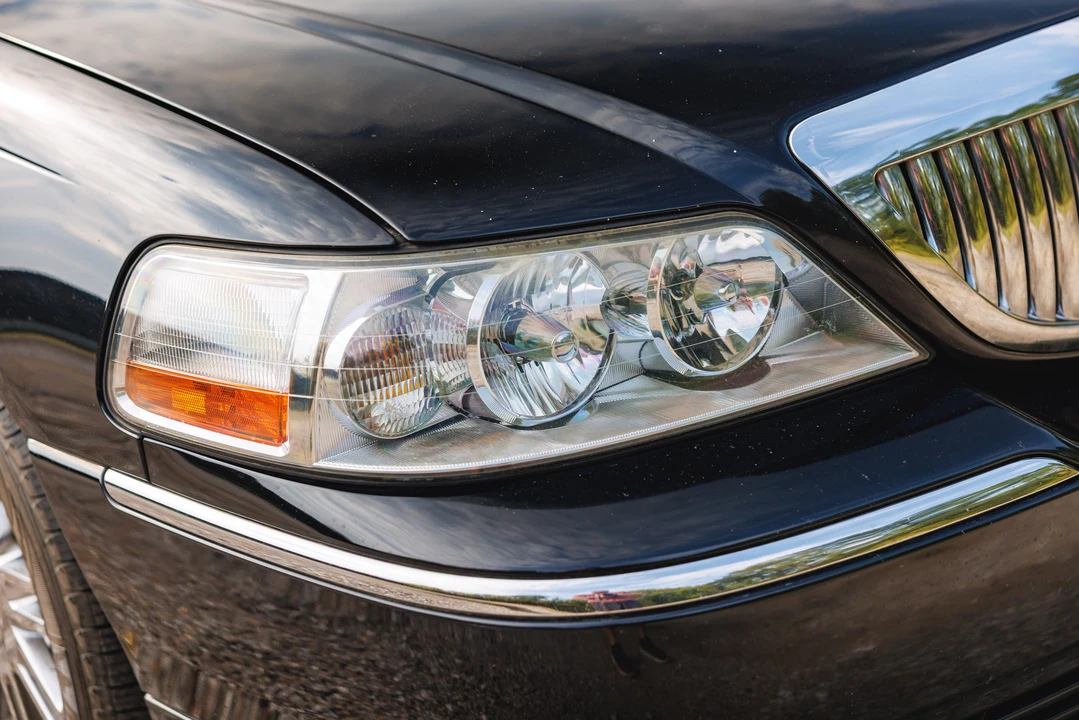 2005 Lincoln Town Car - Image 15 of 31