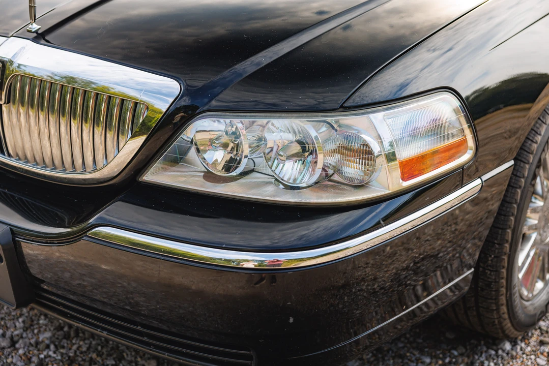 2005 Lincoln Town Car - Image 17 of 31