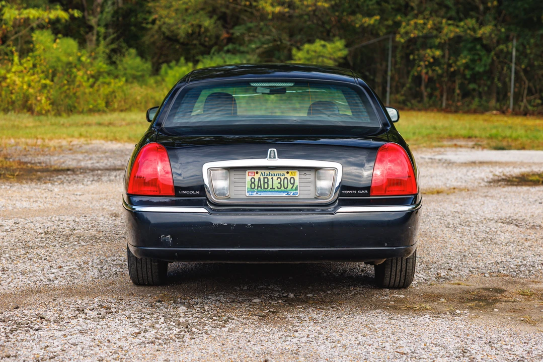 2005 Lincoln Town Car - Image 11 of 31
