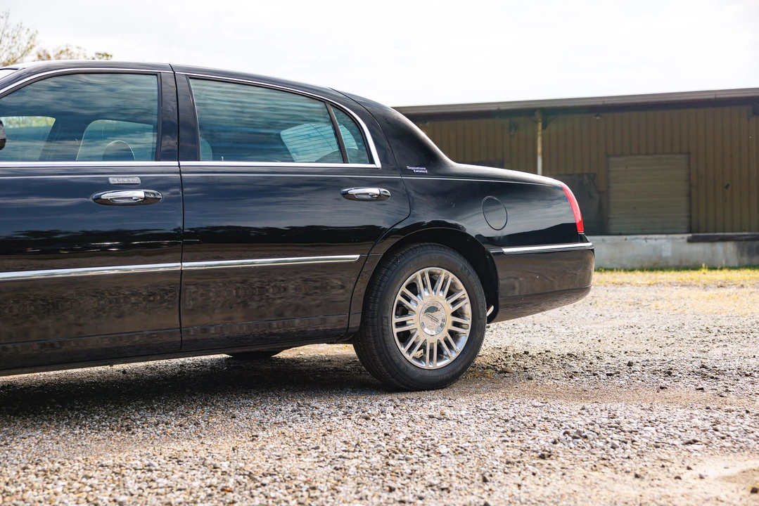 2005 Lincoln Town Car - Image 21 of 31
