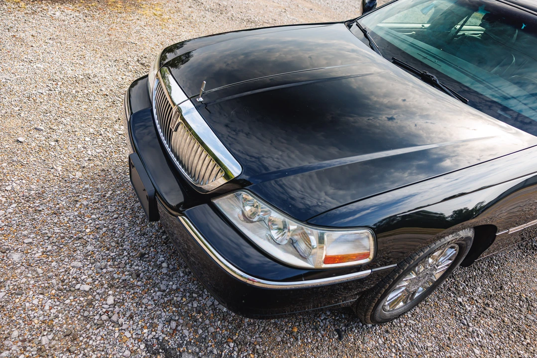 2005 Lincoln Town Car - Image 18 of 31