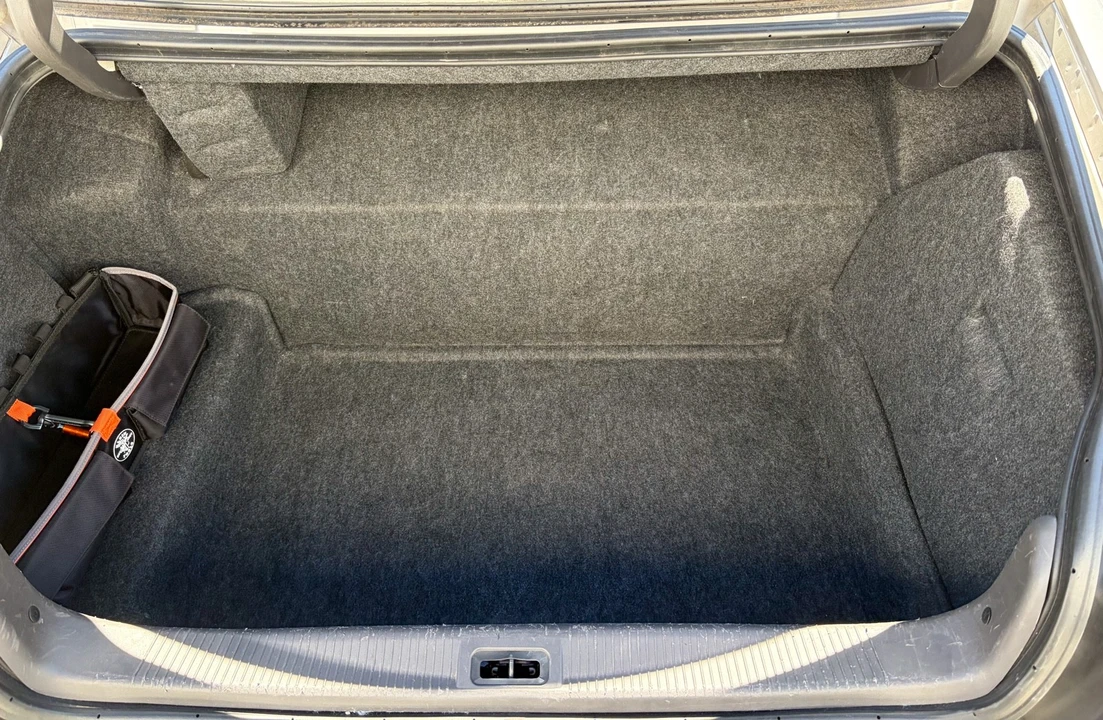 2005 Lincoln Town Car - Image 11 of 21