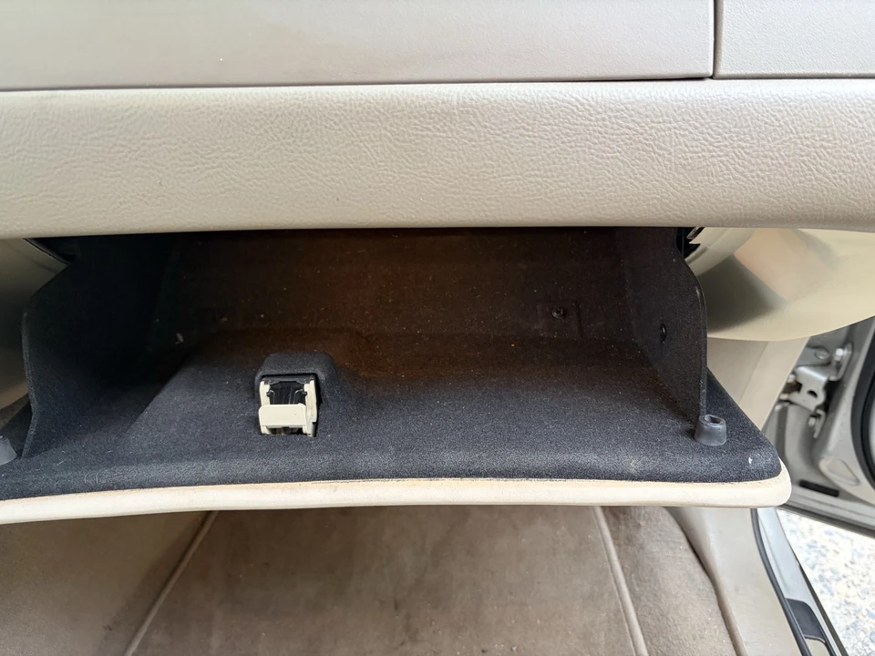 2005 Lincoln Town Car - Image 10 of 21