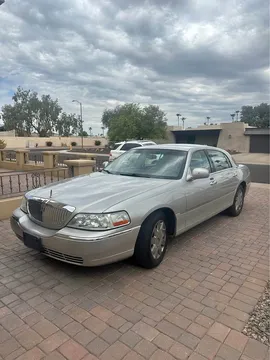 2005 Lincoln Town Car Signature Limited Sedan 4D
