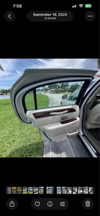 2005 Lincoln Town Car - Image 16 of 17