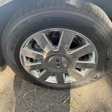 2005 Lincoln Town Car Signature Limited