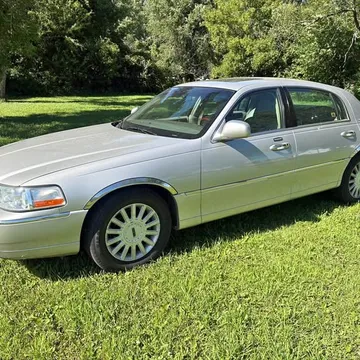 2005 Lincoln Town Car Signature Limited Sedan 4D