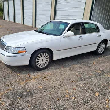 2005 Lincoln Town Car Signature Limited Sedan 4D