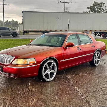 2005 Lincoln Town Car Signature Limited