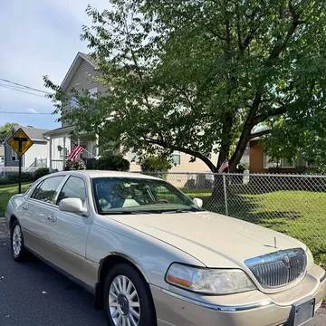 2005 Lincoln Town Car Signature Limited Sedan 4D