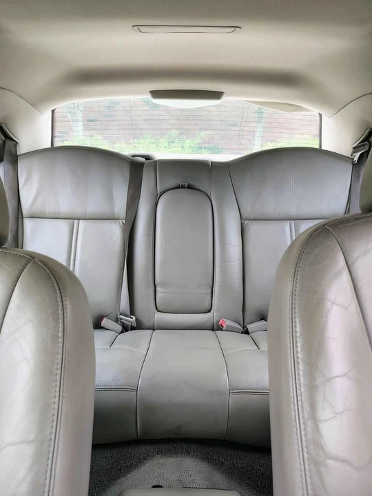2005 Lincoln Town Car - Image 8 of 9