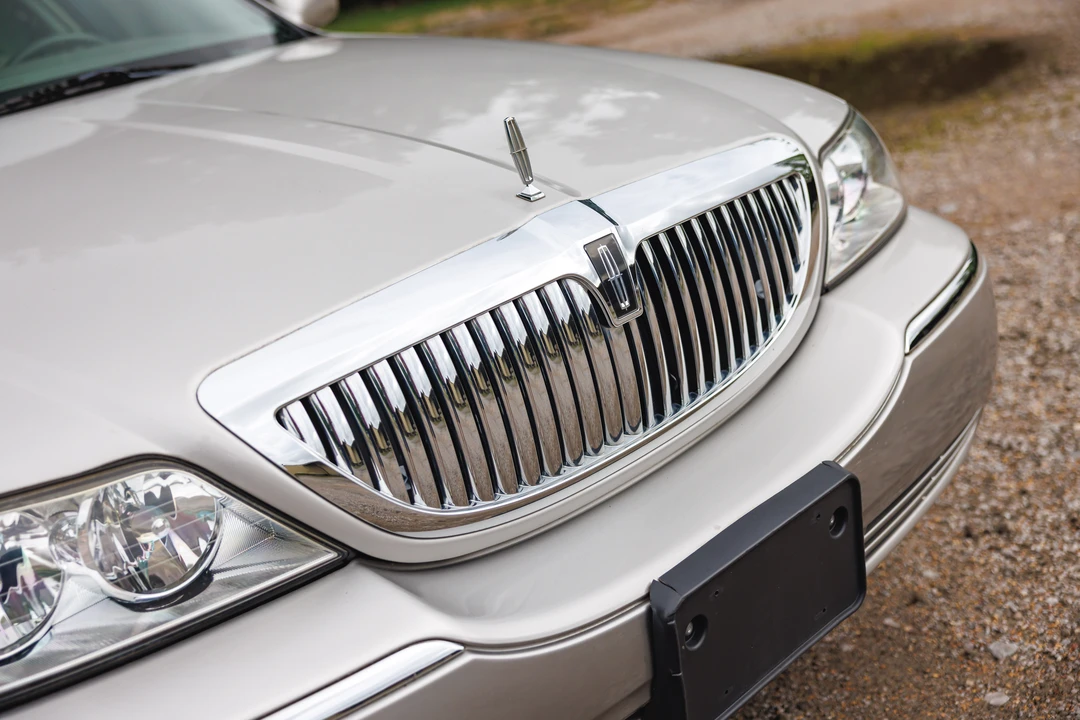 2005 Lincoln Town Car - Image 18 of 31