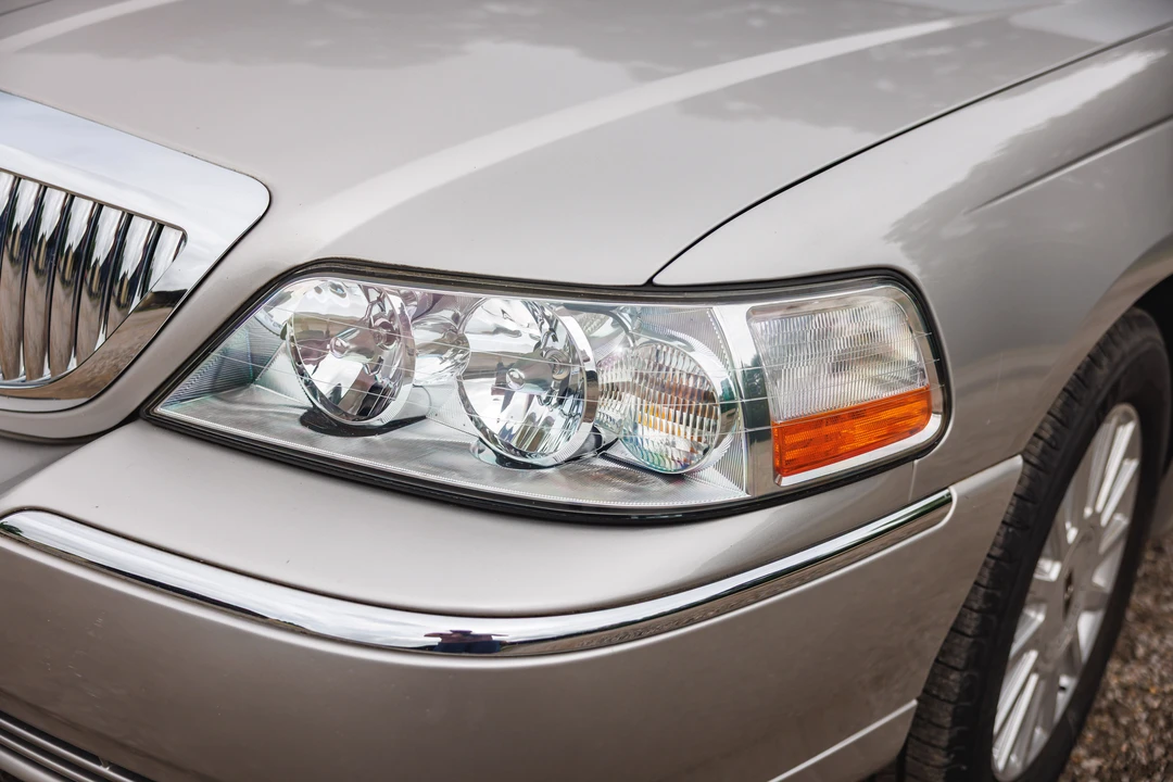 2005 Lincoln Town Car - Image 22 of 31
