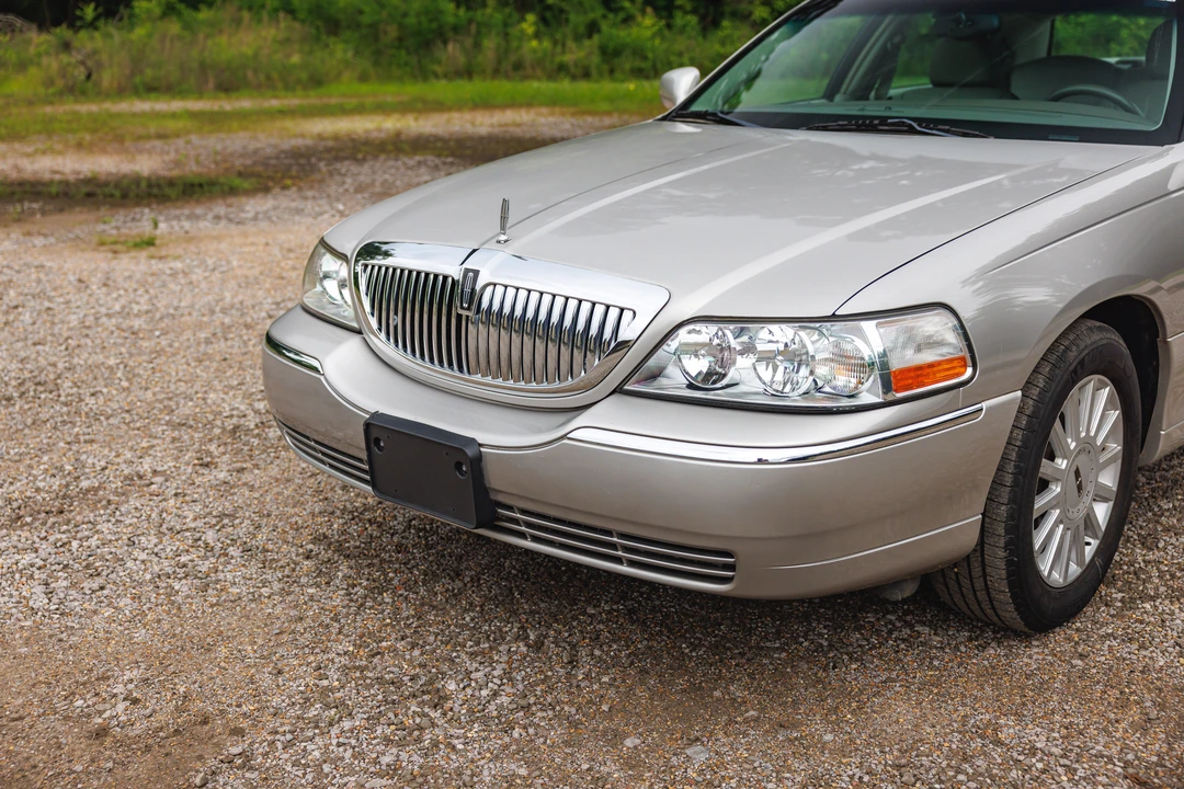 2005 Lincoln Town Car - Image 14 of 31