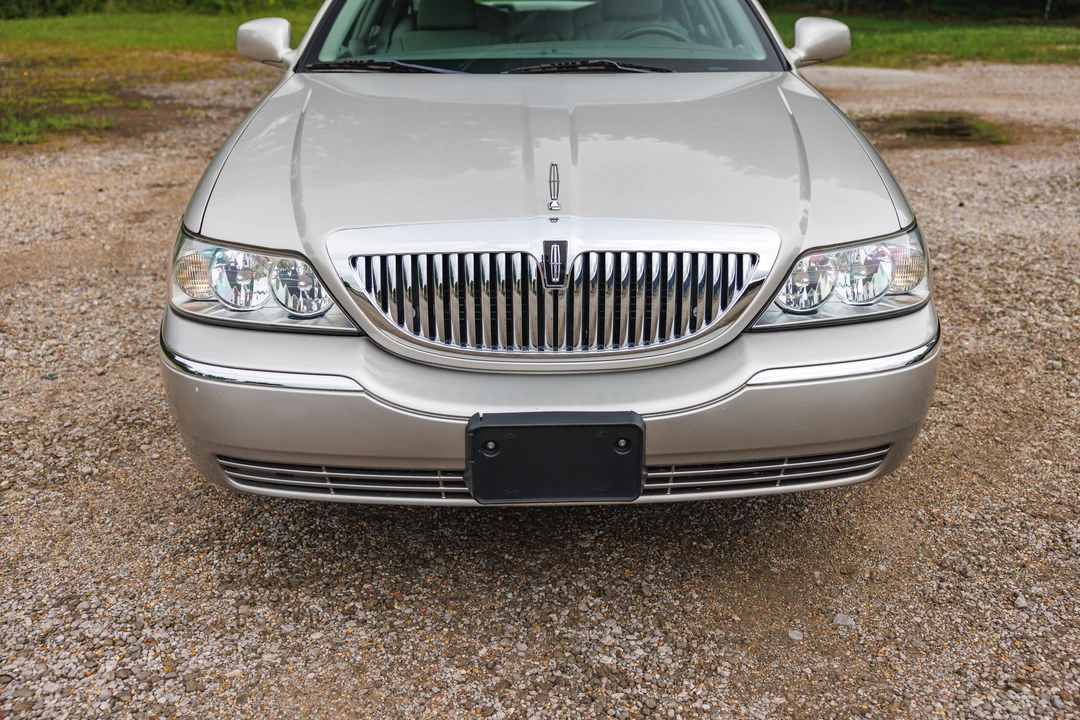 2005 Lincoln Town Car - Image 15 of 31