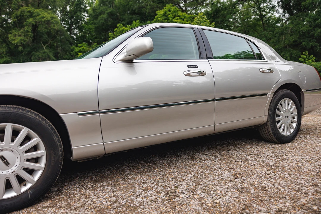 2005 Lincoln Town Car - Image 28 of 31