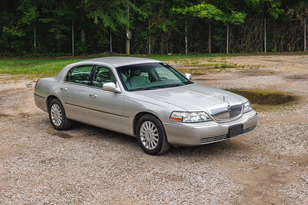 2005 Lincoln Town Car - Image 4 of 31