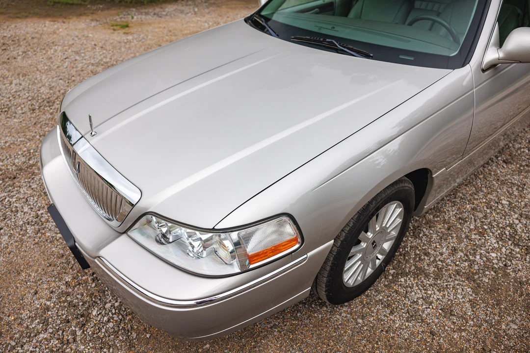 2005 Lincoln Town Car - Image 24 of 31