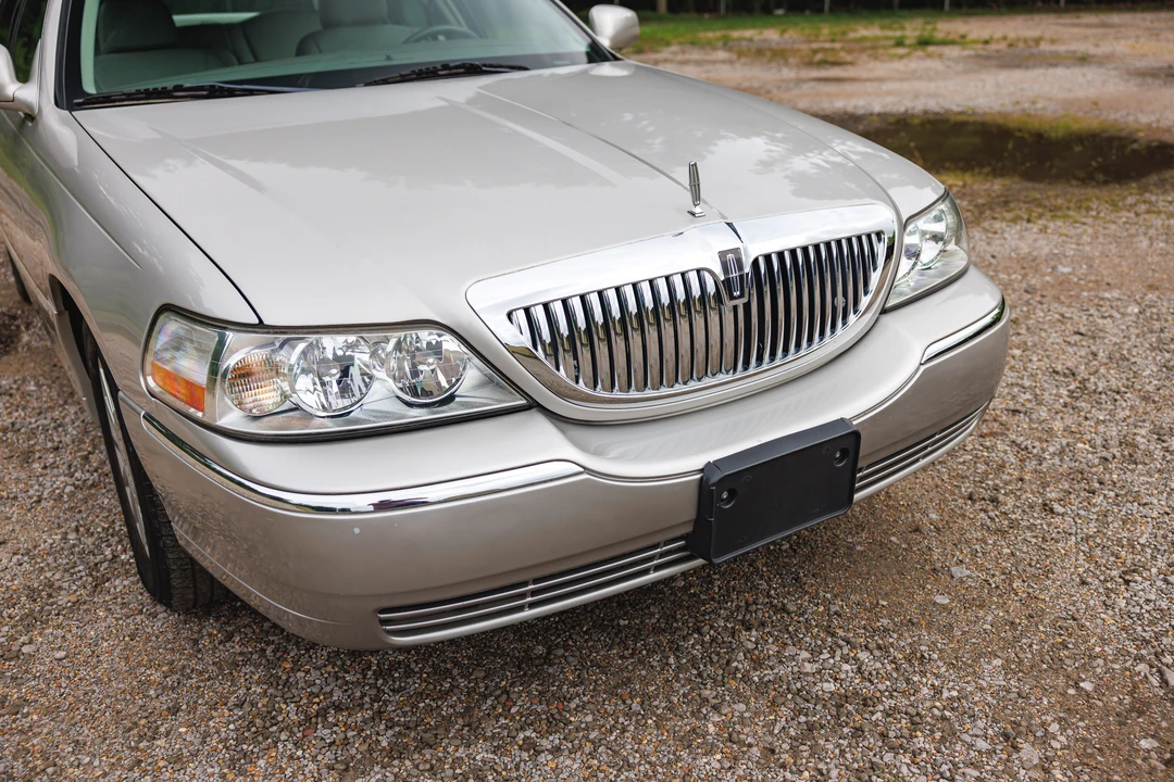 2005 Lincoln Town Car - Image 16 of 31