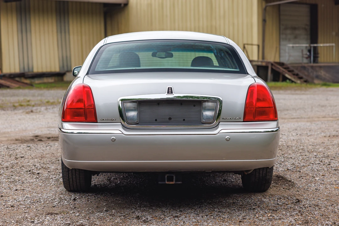 2005 Lincoln Town Car - Image 8 of 31