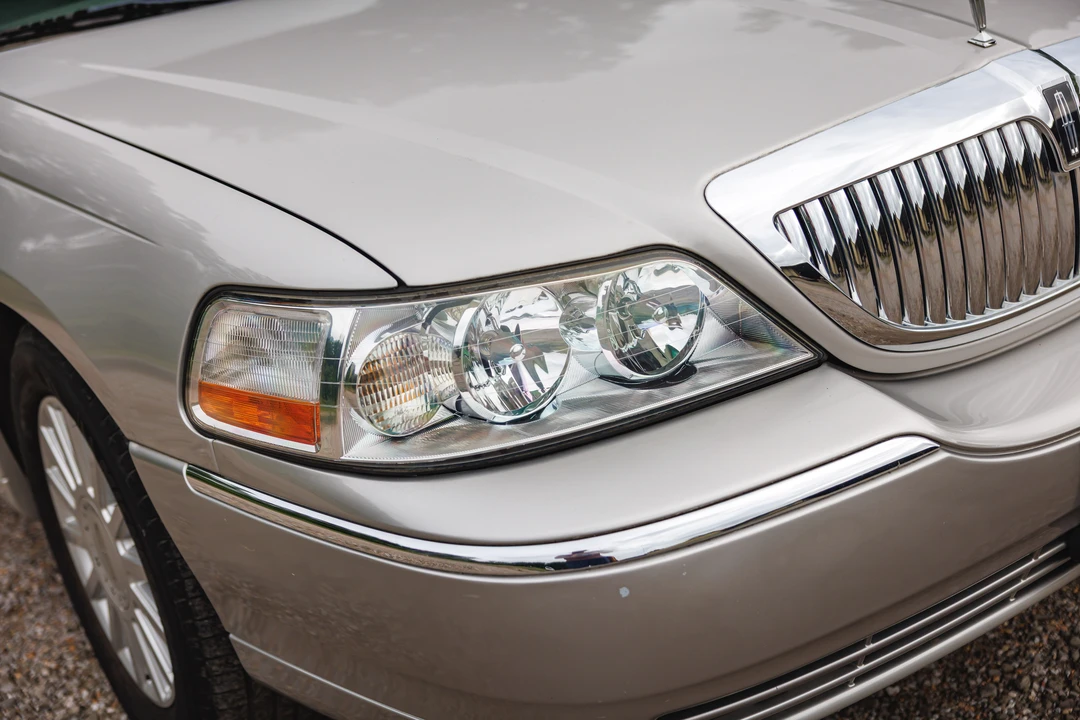 2005 Lincoln Town Car - Image 17 of 31
