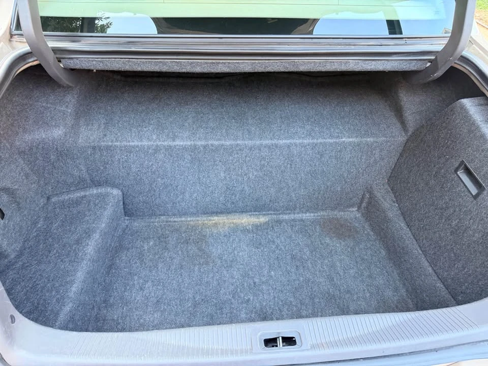 2005 Lincoln Town Car - Image 10 of 10