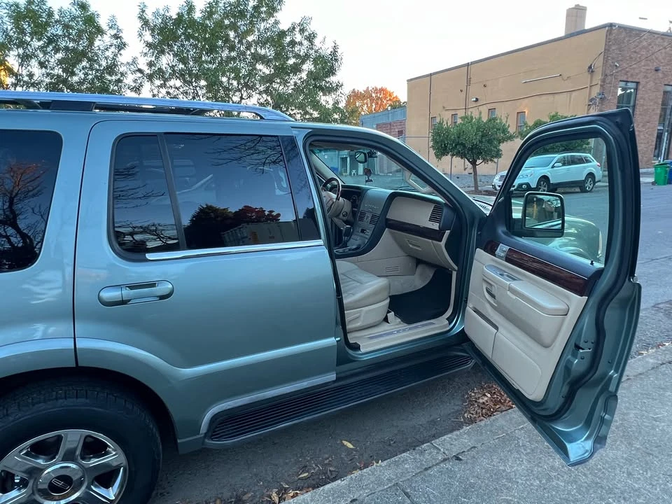2005 Lincoln Aviator 1st Gen - Image 5 of 12