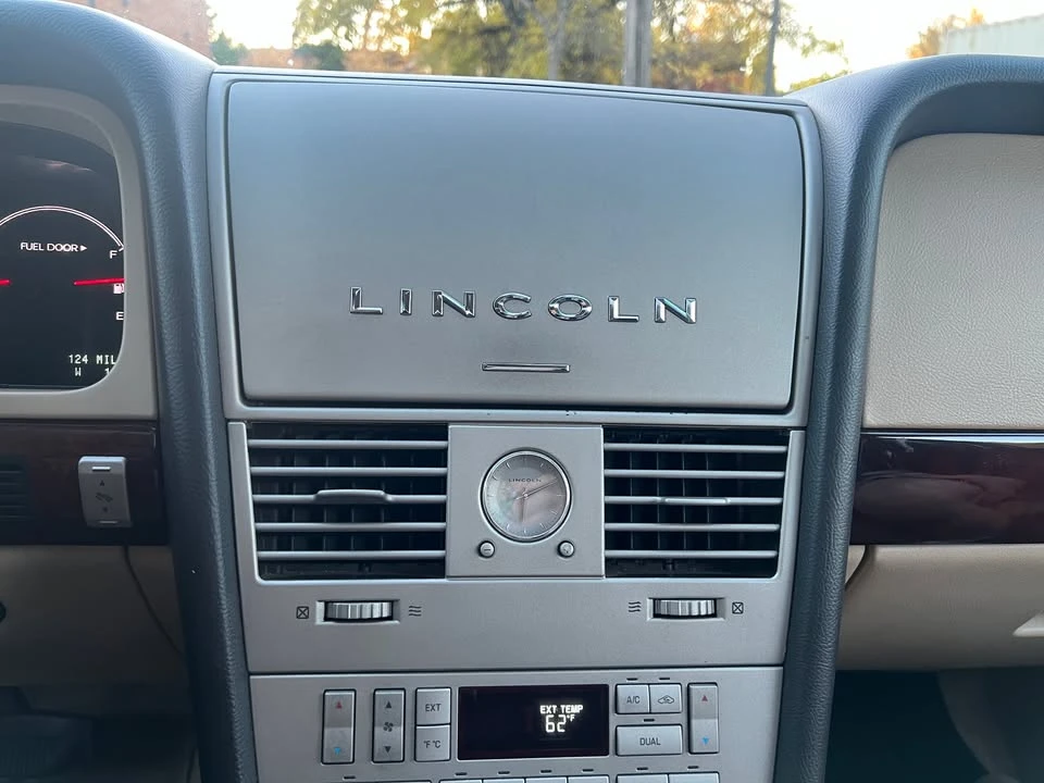 2005 Lincoln Aviator 1st Gen - Image 11 of 12