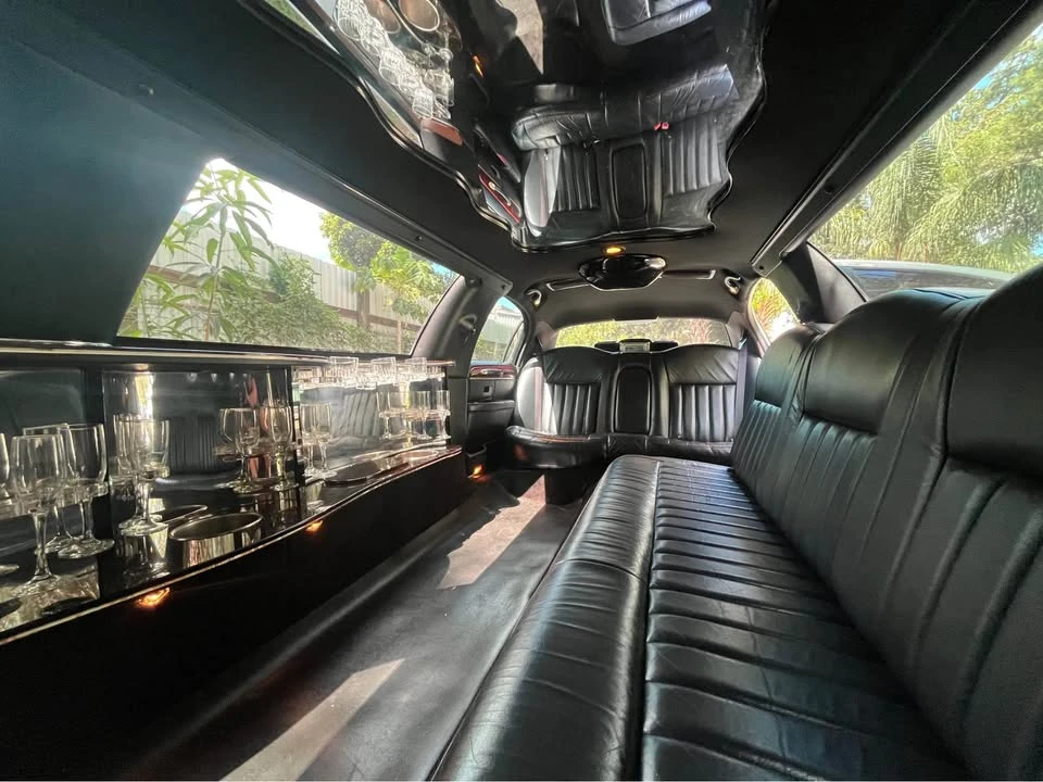 2005 Lincoln Town Car - Image 8 of 11